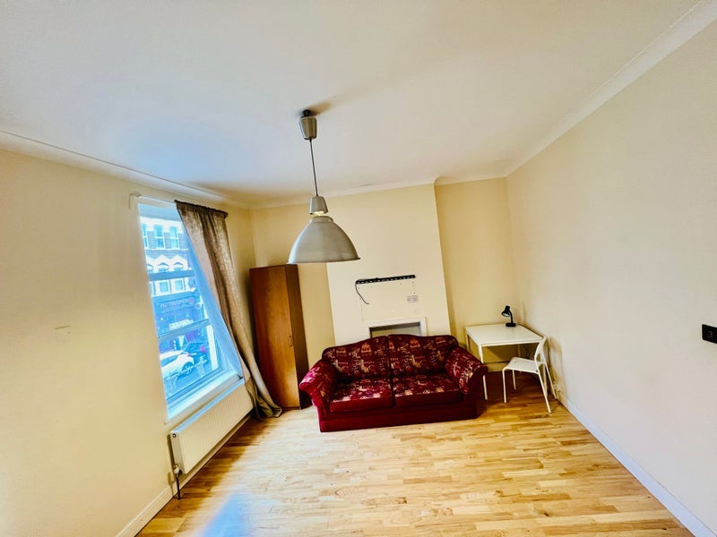 Room Willesden Lane in Greater London