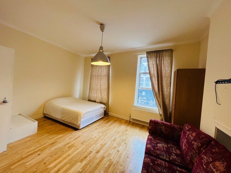 Room Willesden Lane in Greater London