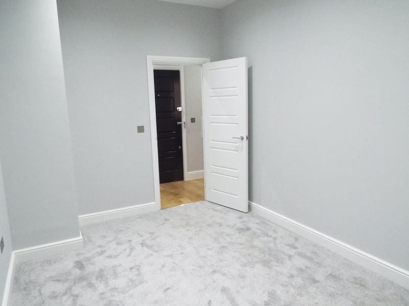 Flat Fishponds Road in Wokingham
