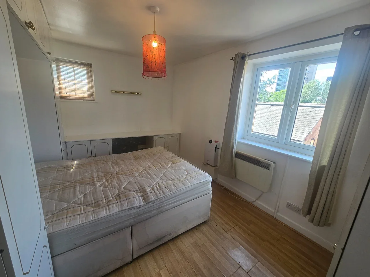 Flat Athol Square in Greater London