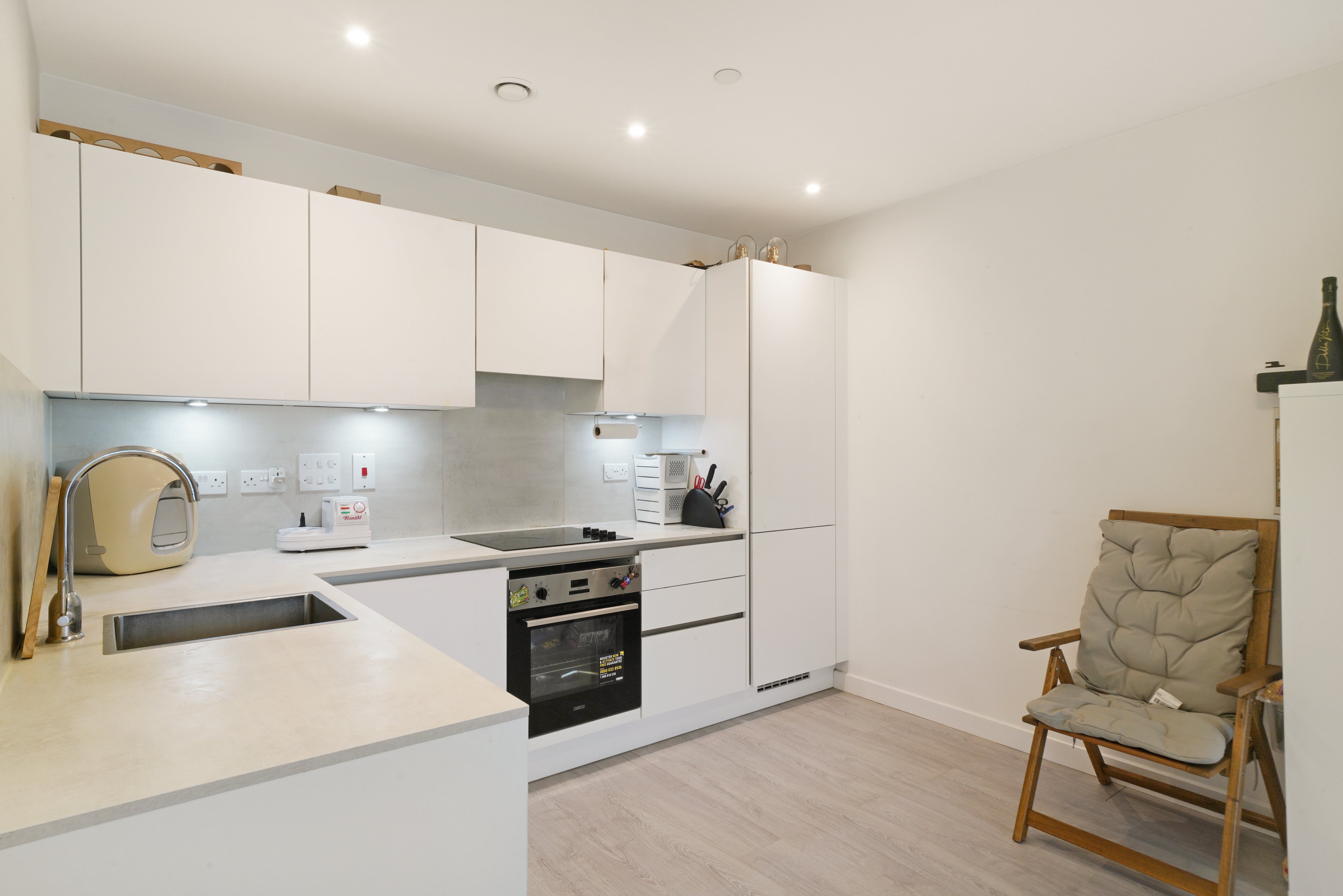 Flat Cranton Avenue in Greater London
