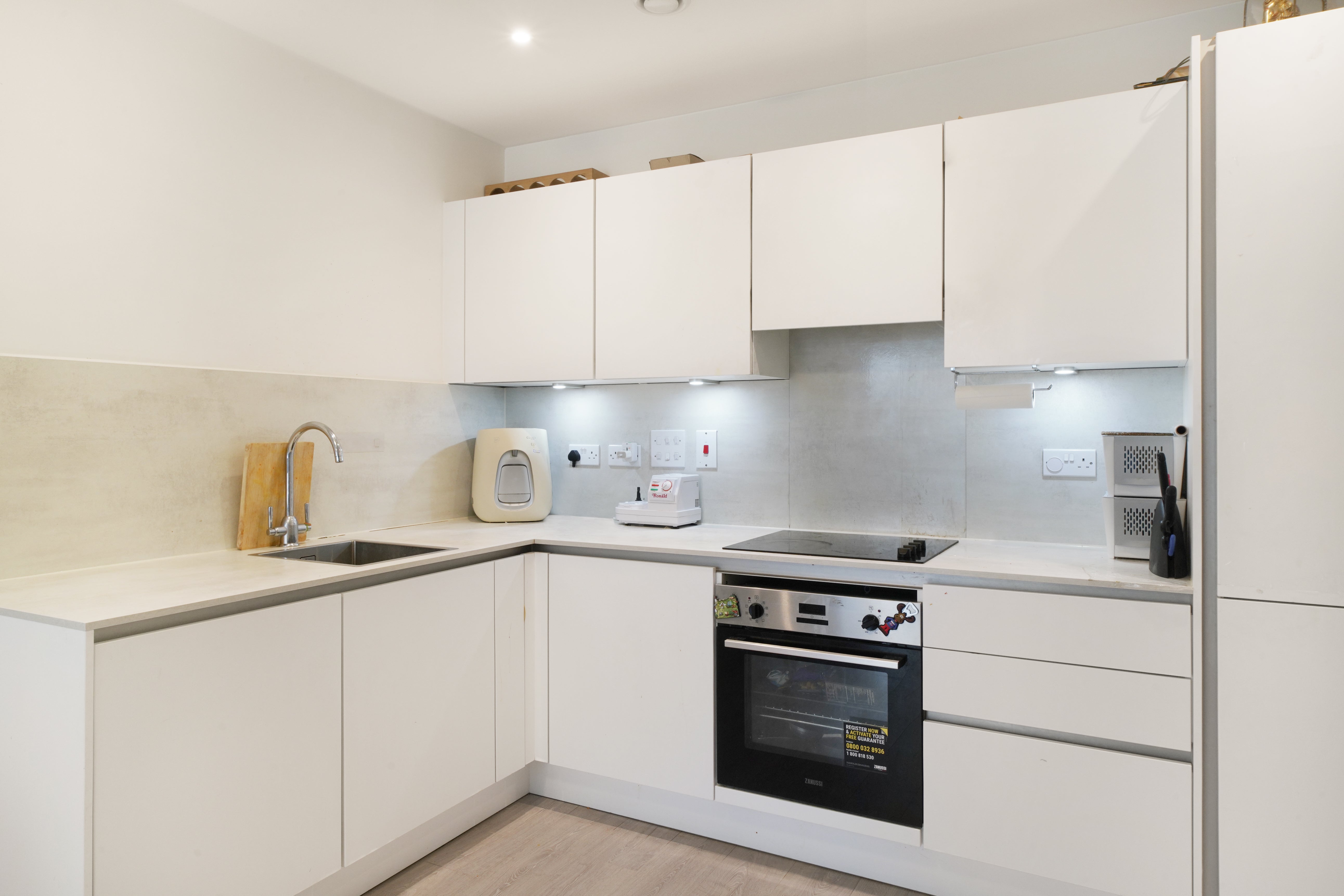 Flat Cranton Avenue in Greater London