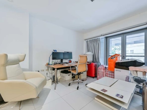 Flat Longford Street in Greater London