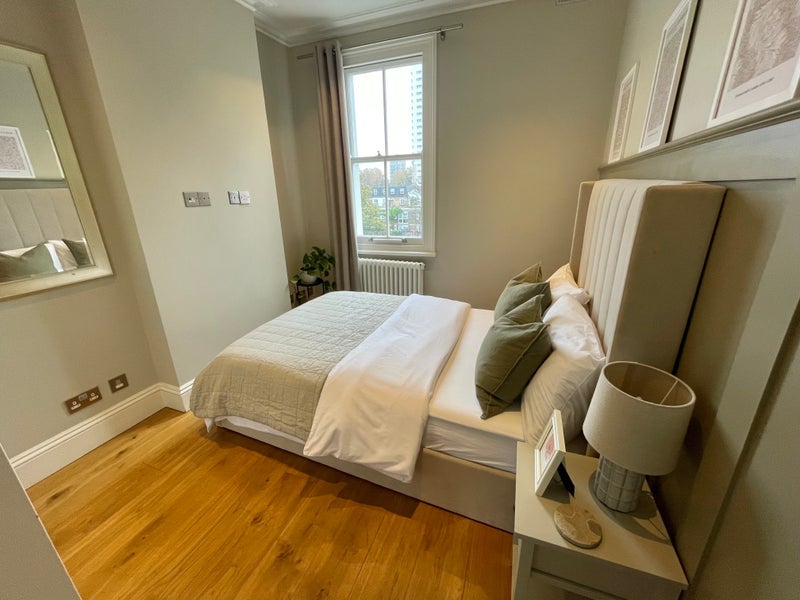 Room South Lambeth Road in Greater London