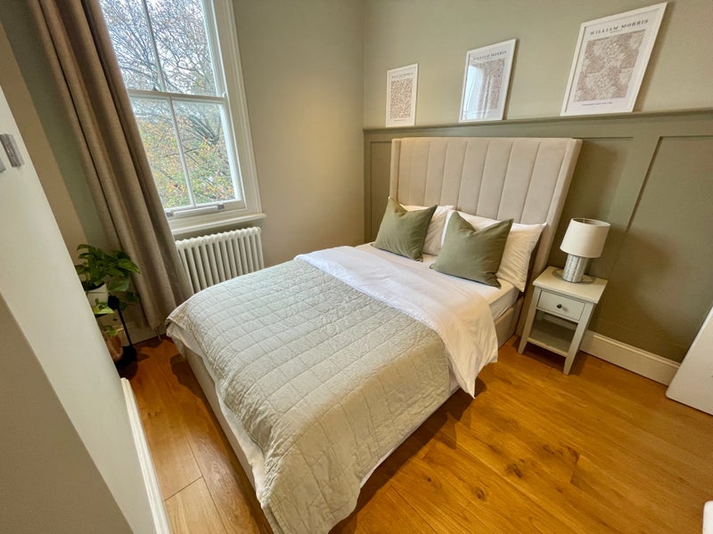 Room South Lambeth Road in Greater London