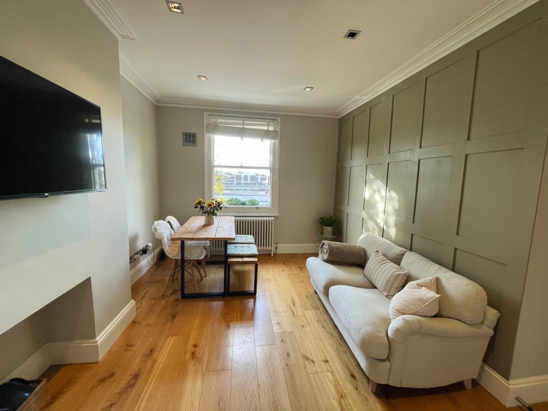 Room South Lambeth Road in Greater London