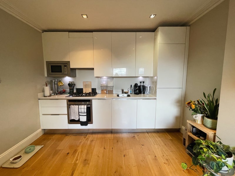Room South Lambeth Road in Greater London