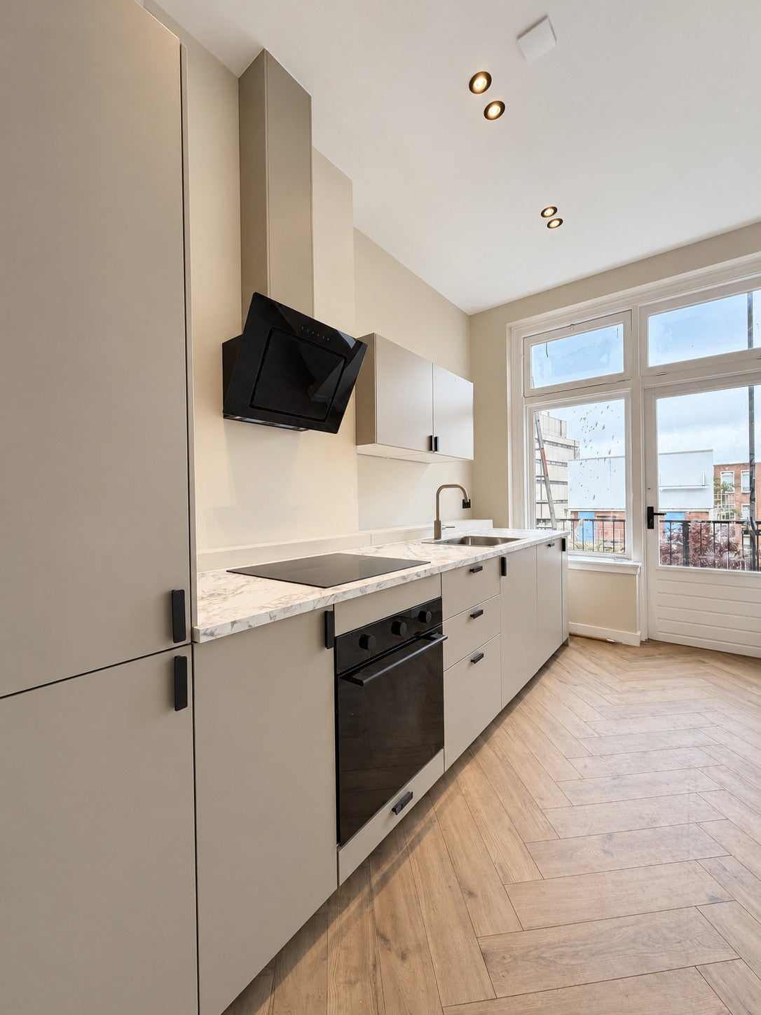 Flat Mathenesserlaan in Rotterdam