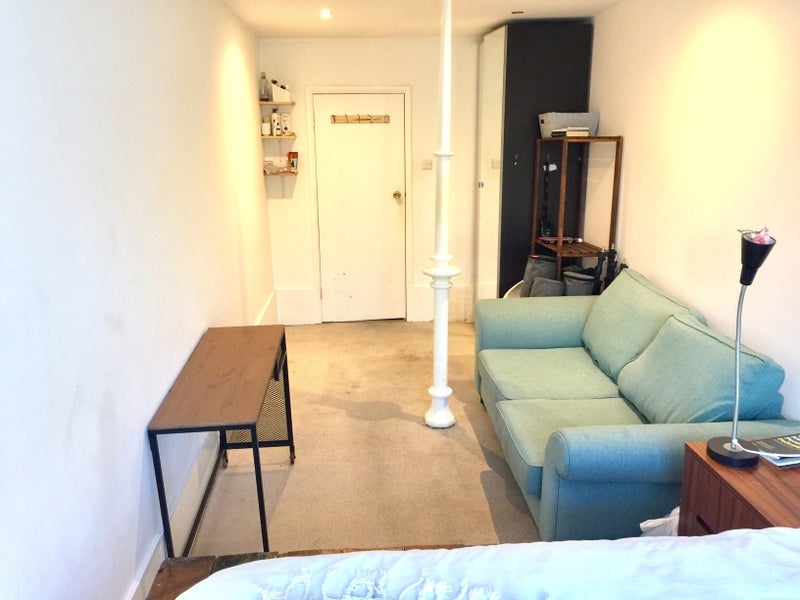 Room Tollington Way in Greater London