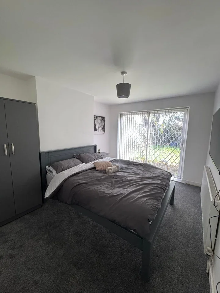 Room Lilac Avenue in Birmingham