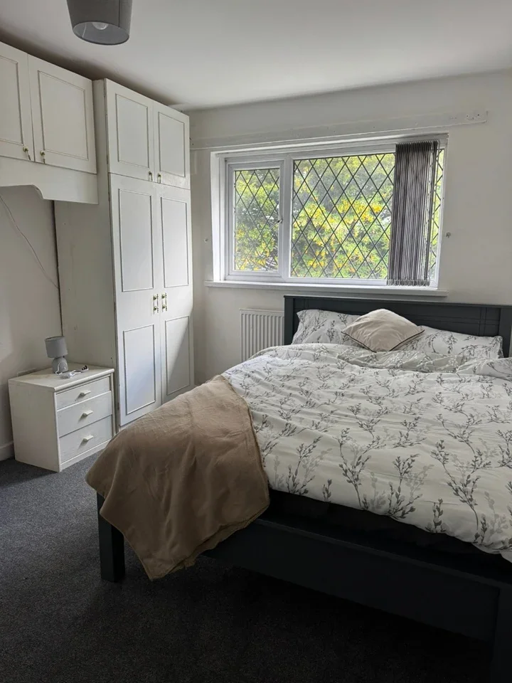 Room Lilac Avenue in Birmingham