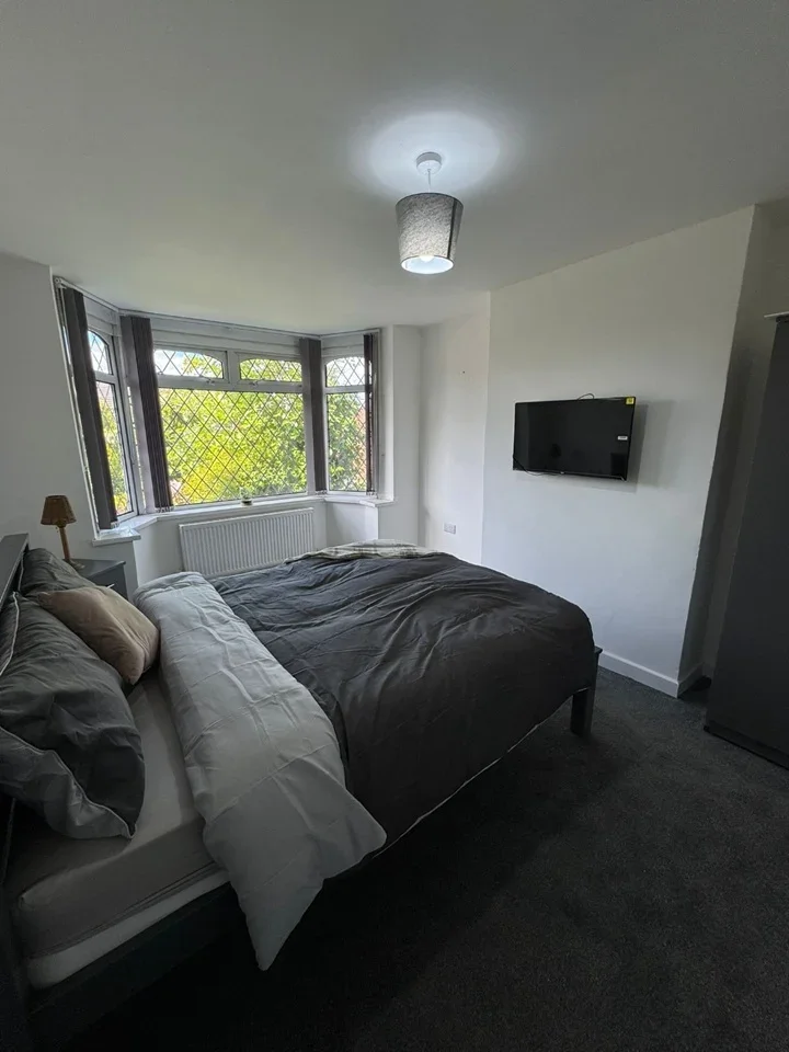 Room Lilac Avenue in Birmingham