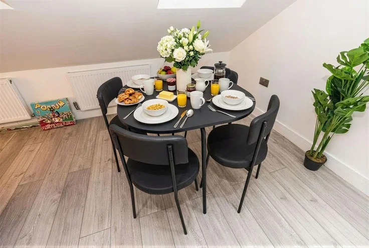 Room Mitcham Road in Greater London