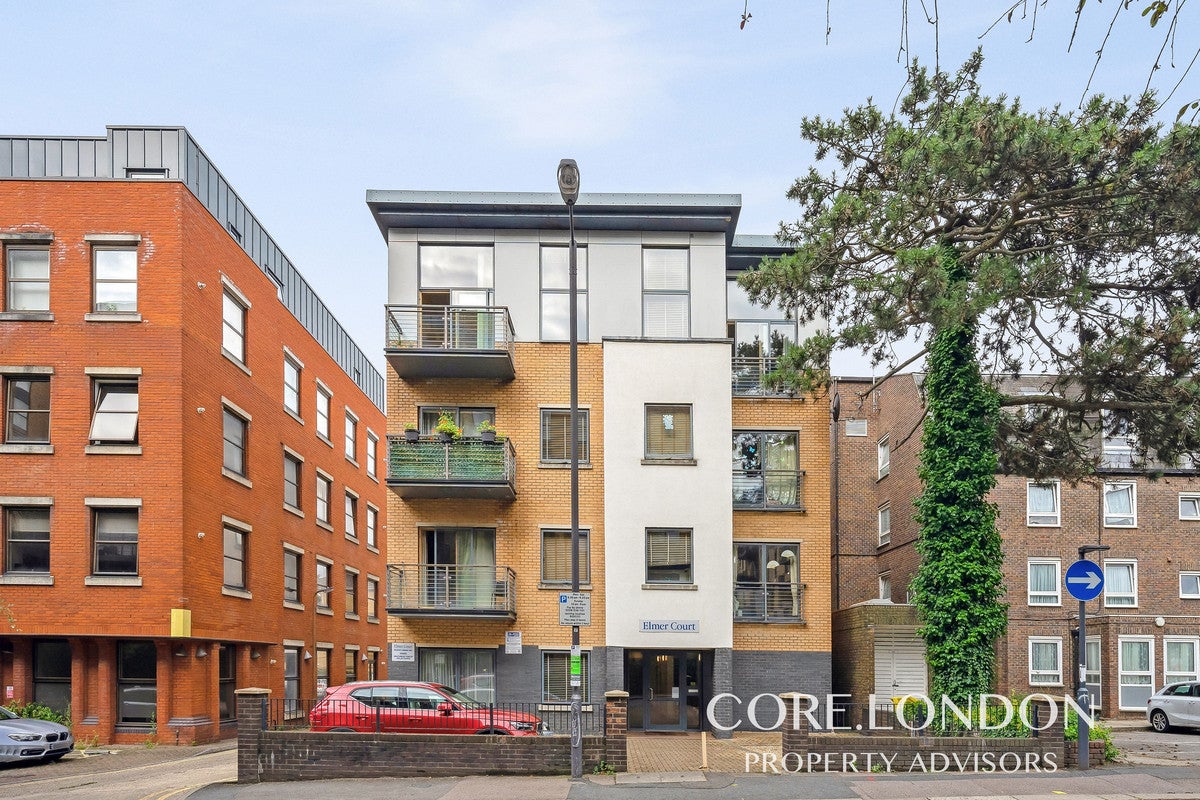 Flat St John's Road in Greater London