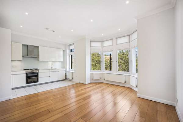 Flat Brompton Road in Greater London