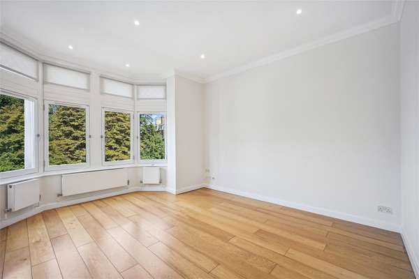 Flat Brompton Road in Greater London