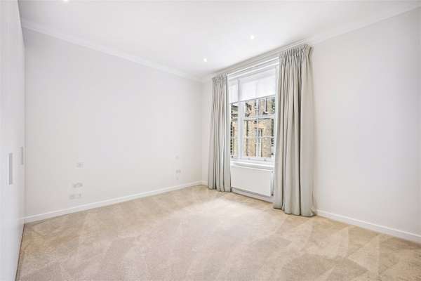 Flat Brompton Road in Greater London