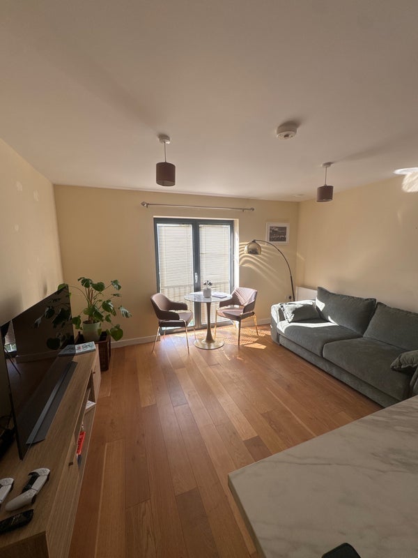 Room Gunnersbury Lane in Greater London
