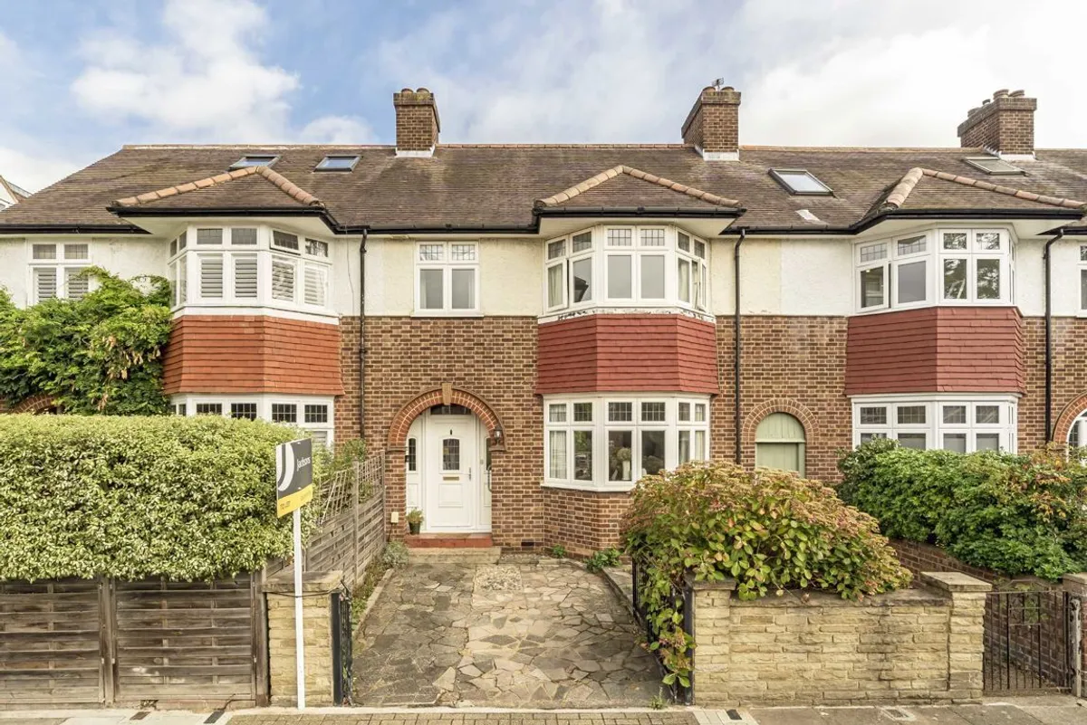 House Tilehurst Road in Greater London