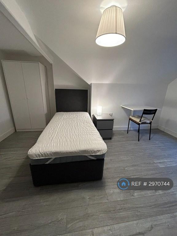 Room High Road in Doncaster