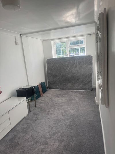 Room Merton Road North in Reading