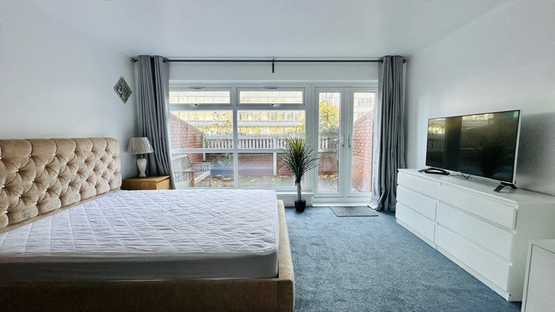 Flat Moss House Close in Birmingham