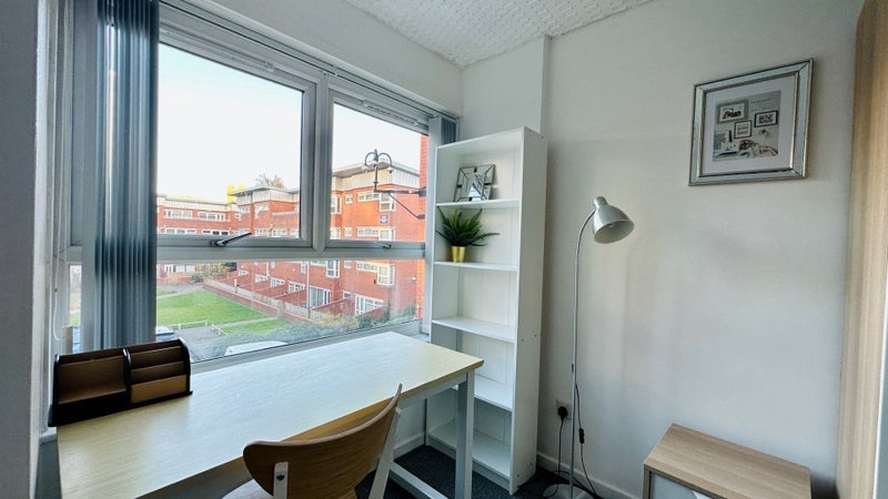 Flat Moss House Close in Birmingham