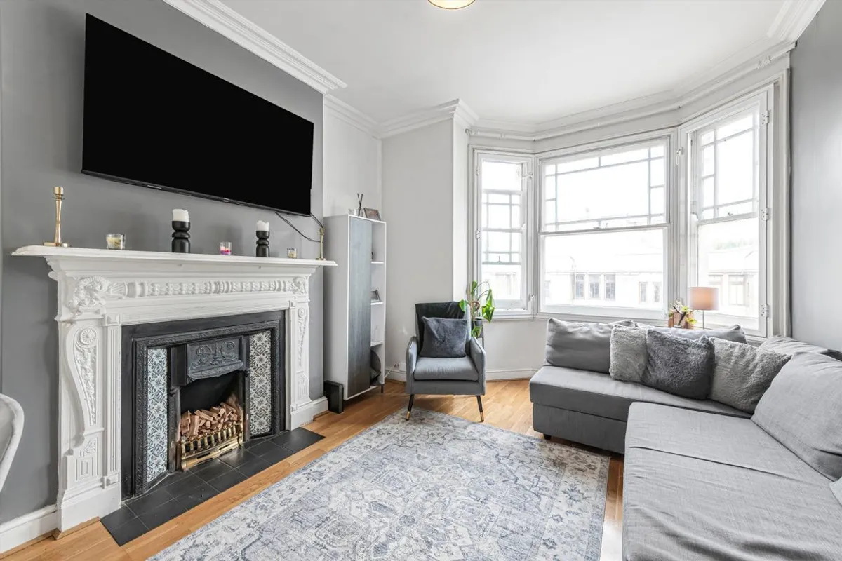 Flat East Hill in Greater London