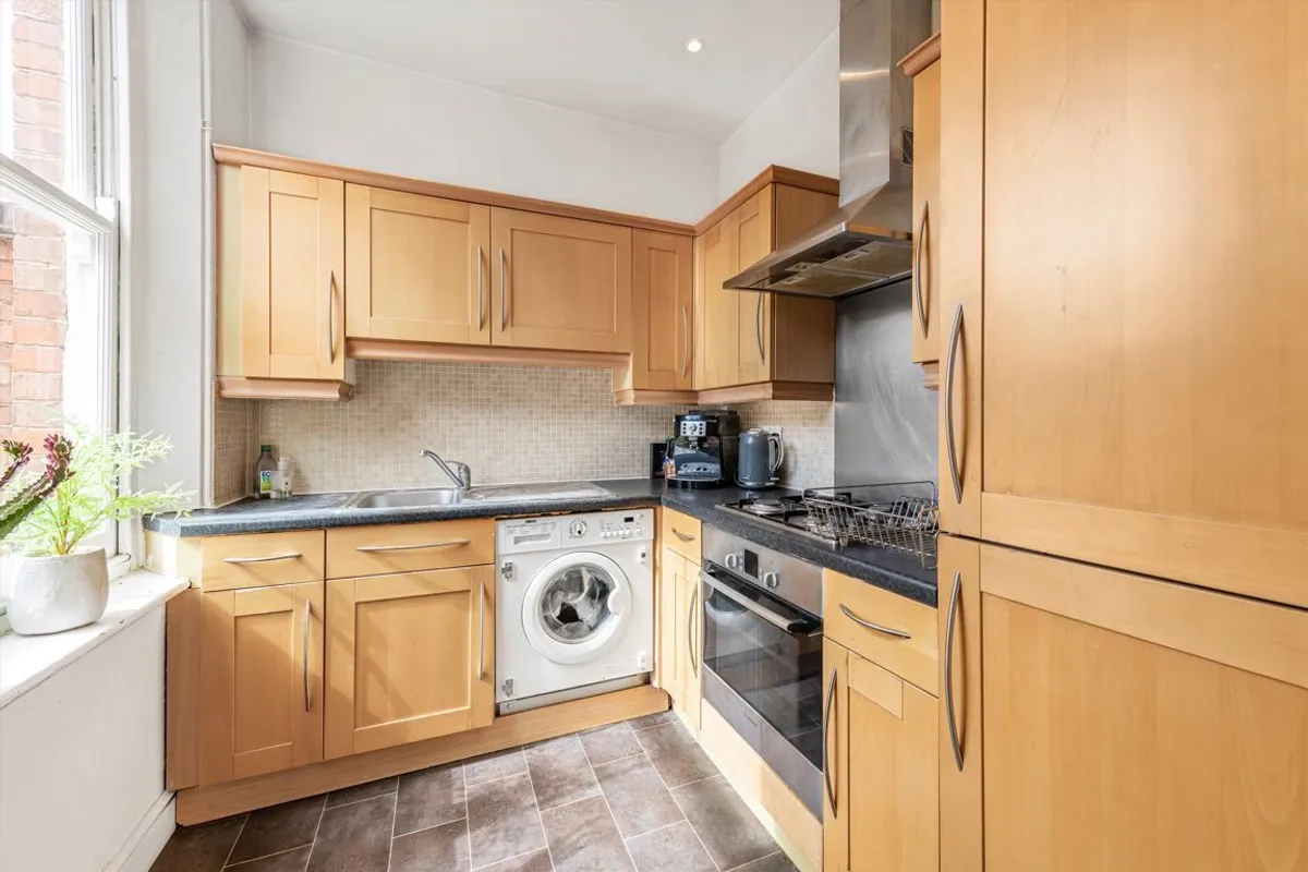 Flat East Hill in Greater London