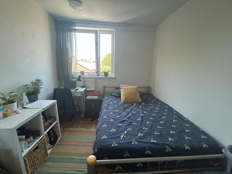 Room Cable Street in Greater London