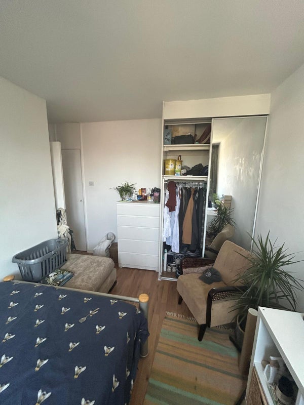 Room Cable Street in Greater London