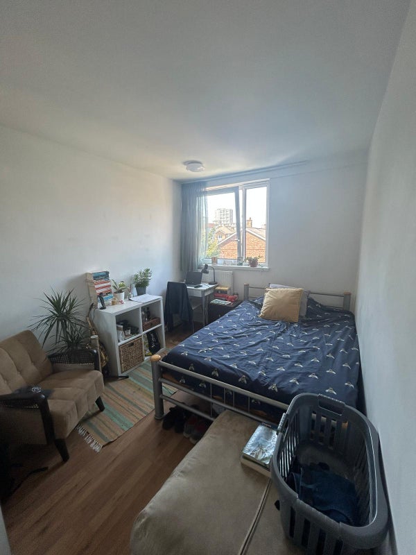 Room Cable Street in Greater London