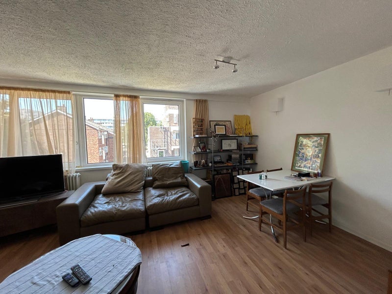 Room Cable Street in Greater London