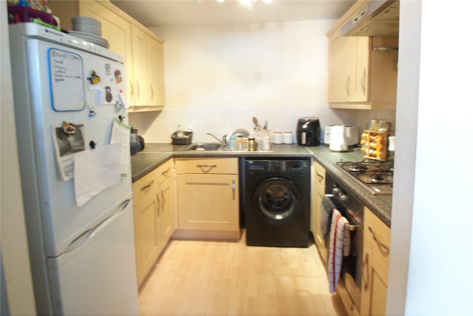 Flat Hedgers Close in Bristol