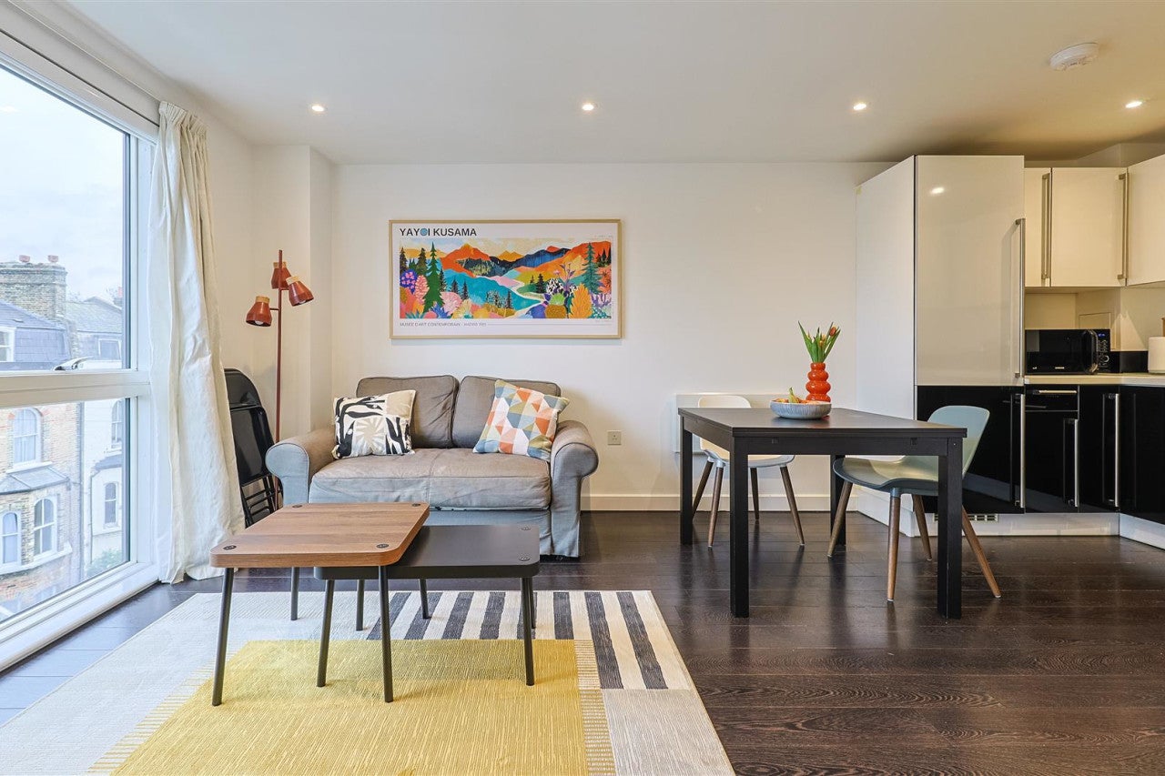 Flat Bellefields Road in Greater London