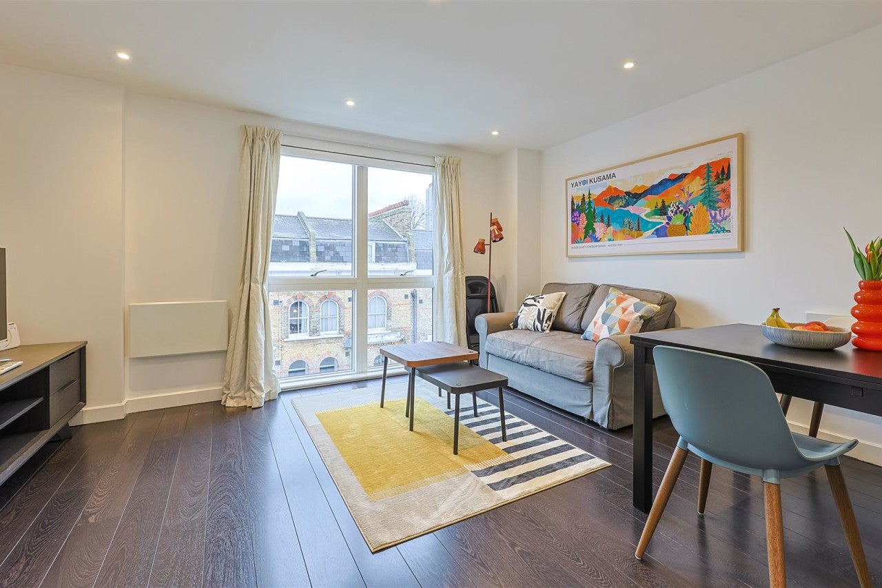 Flat Bellefields Road in Greater London
