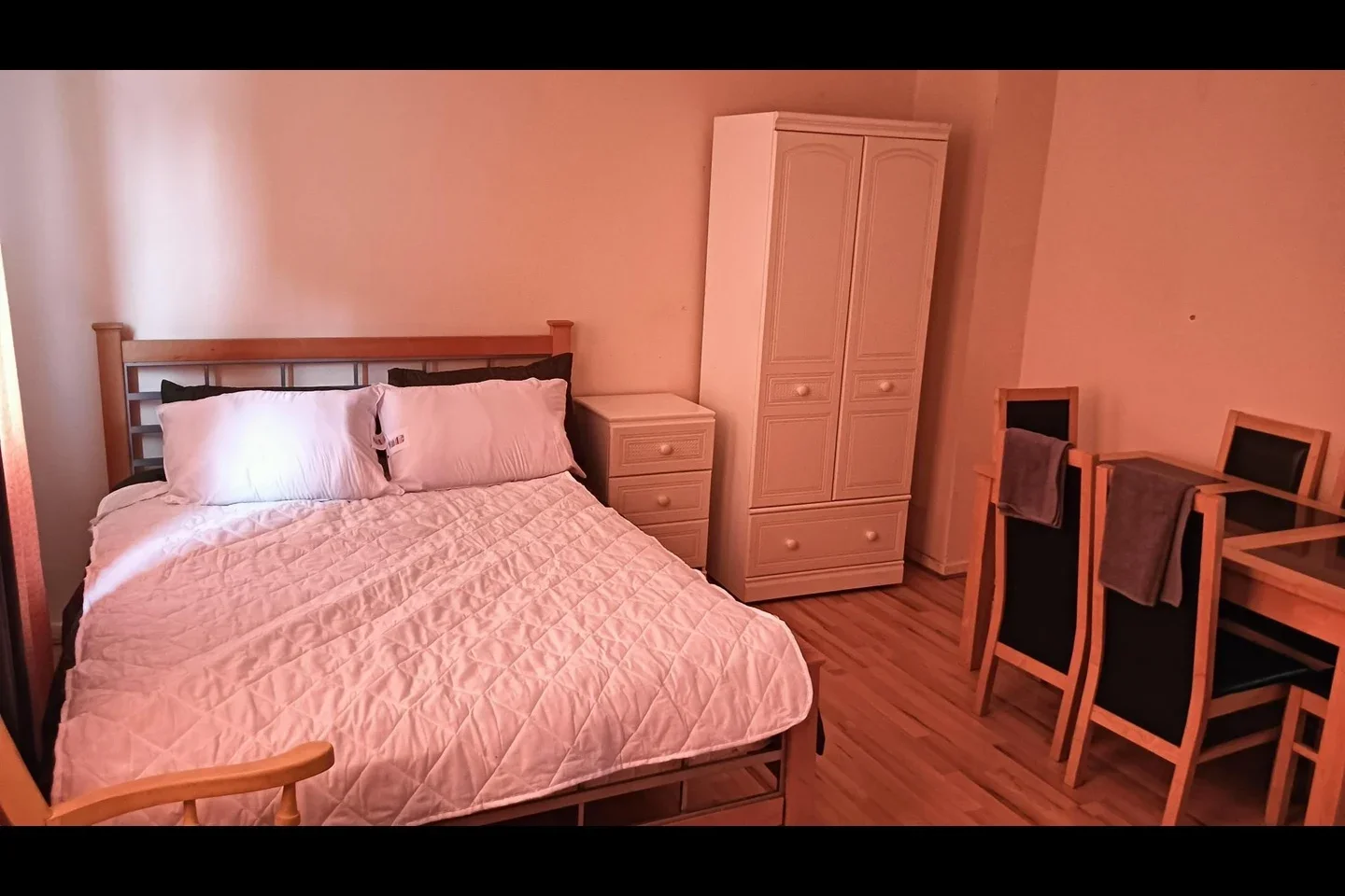 Room Waverley Road in Greater London