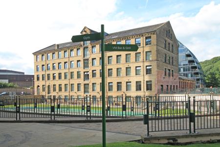 Flat Salts Mill Road in Bradford