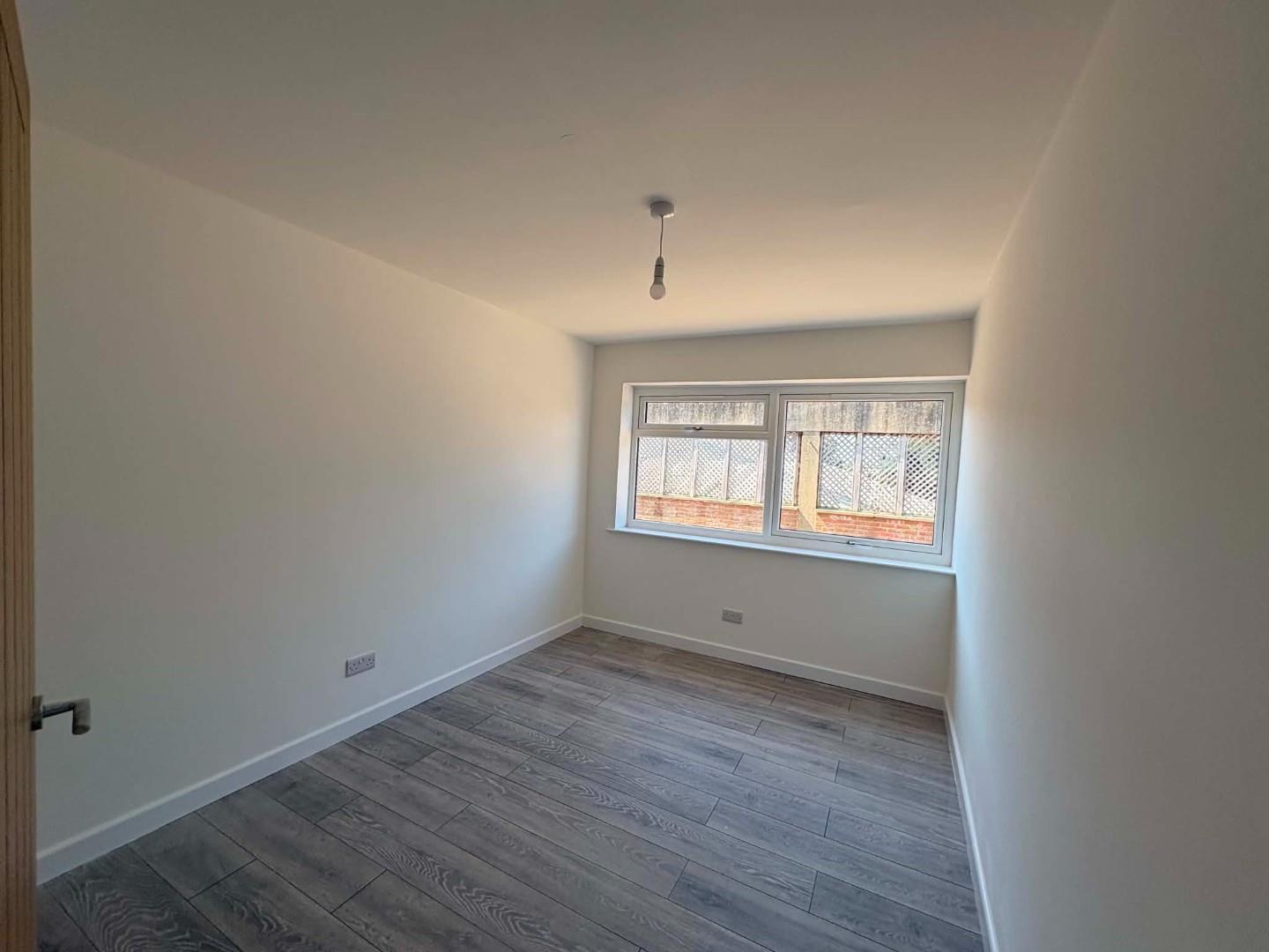 Flat Wellington Way in Waterlooville