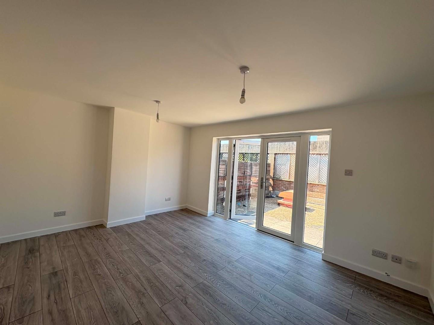 Flat Wellington Way in Waterlooville