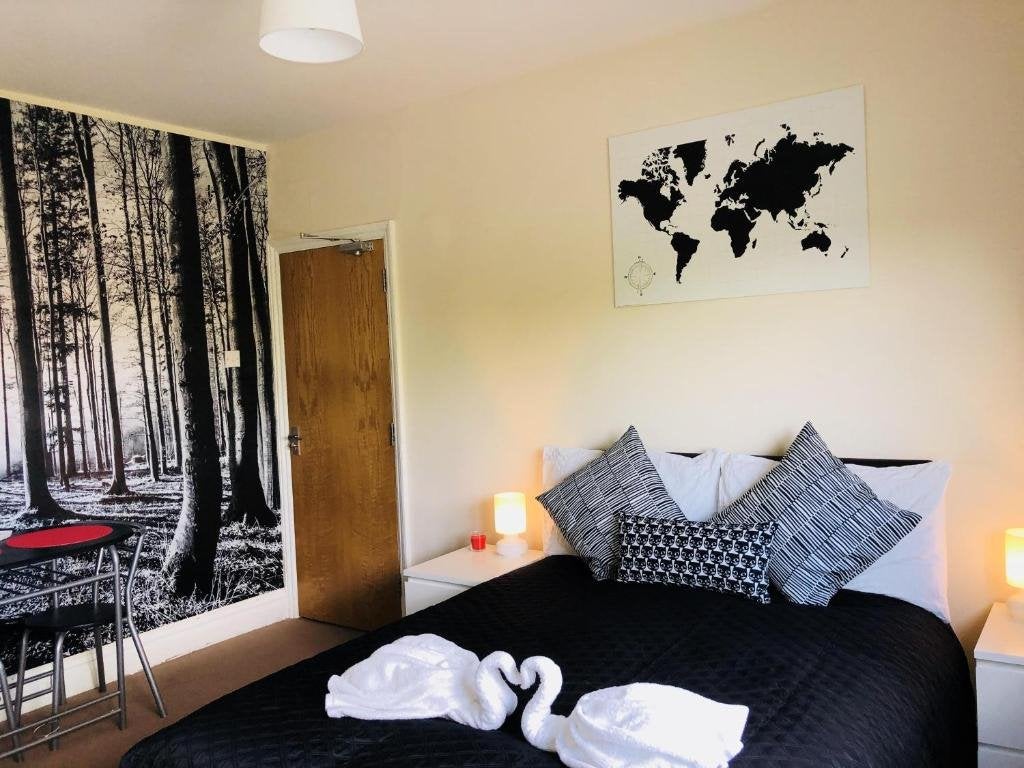 Room Rusland Park Road in Greater London