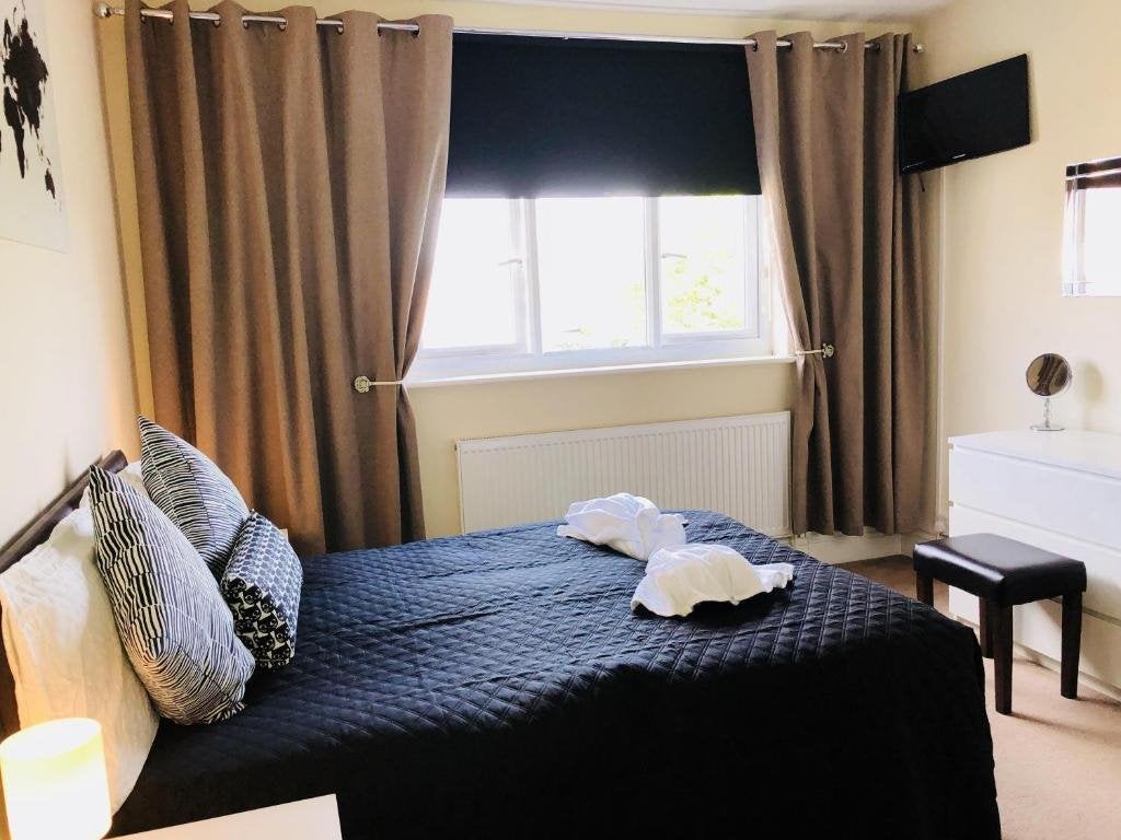 Room Rusland Park Road in Greater London