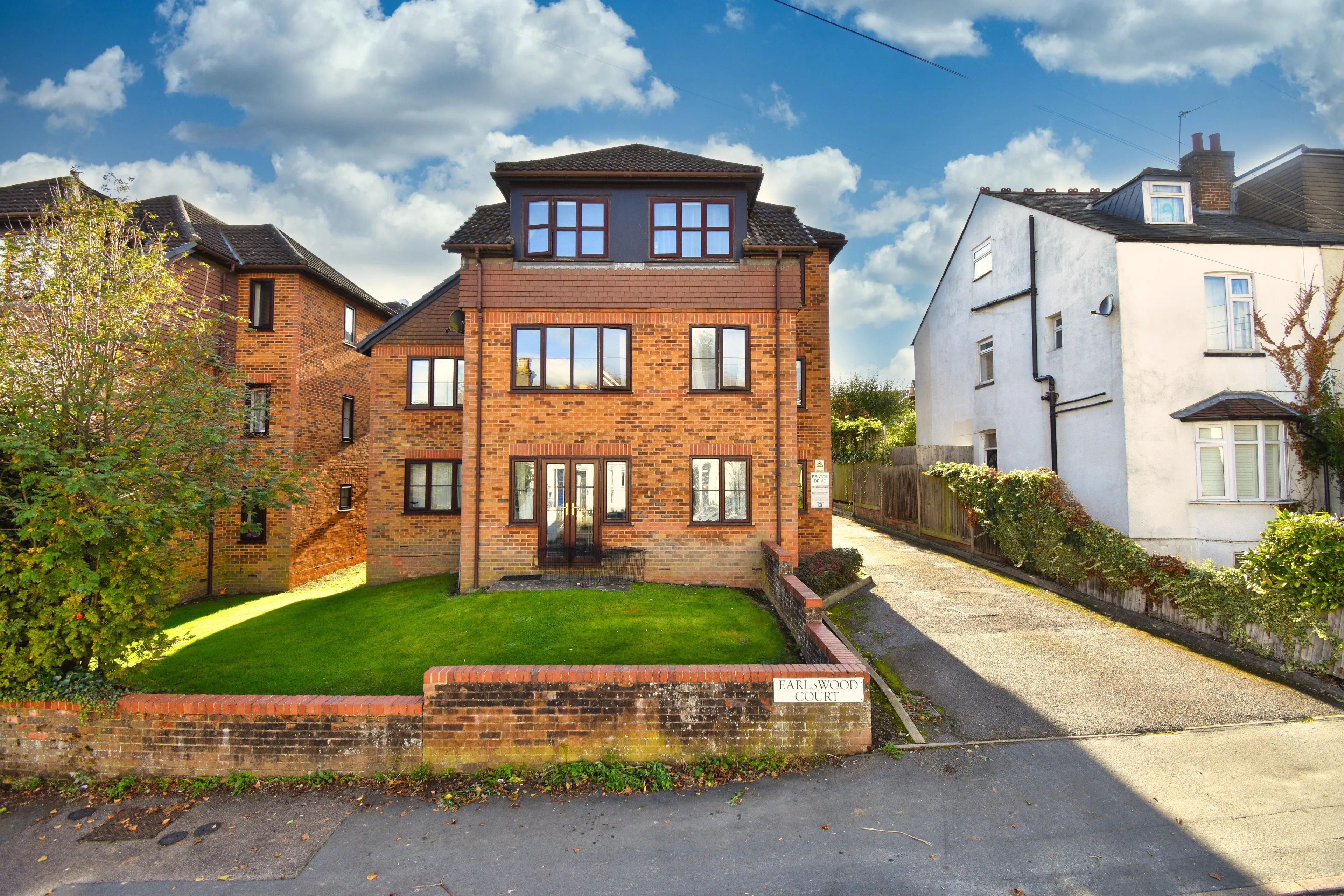 Flat Earlswood Road in Reigate and Banstead