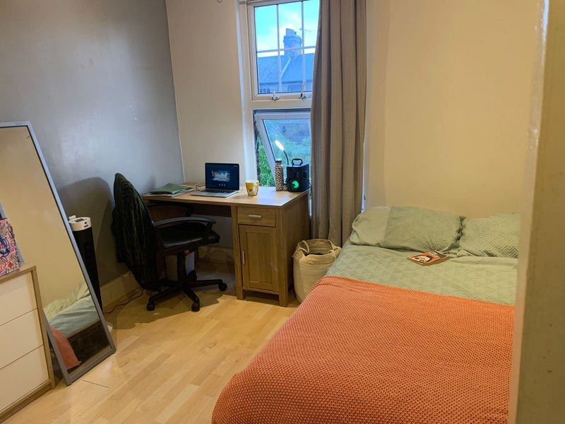 Room Morley Avenue in Greater London