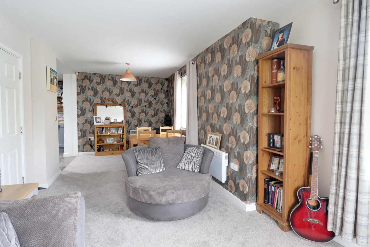 Flat Broadlands Place in Leeds