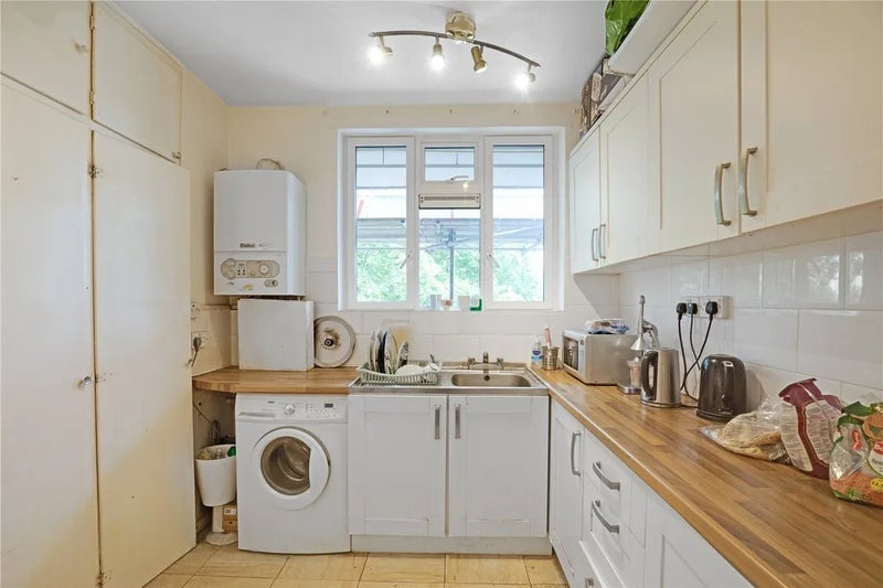 Room Cleveland Gardens in City of Westminster