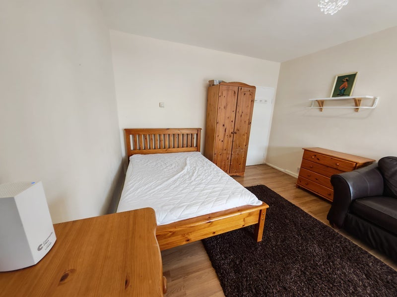 Room Cleveland Gardens in City of Westminster