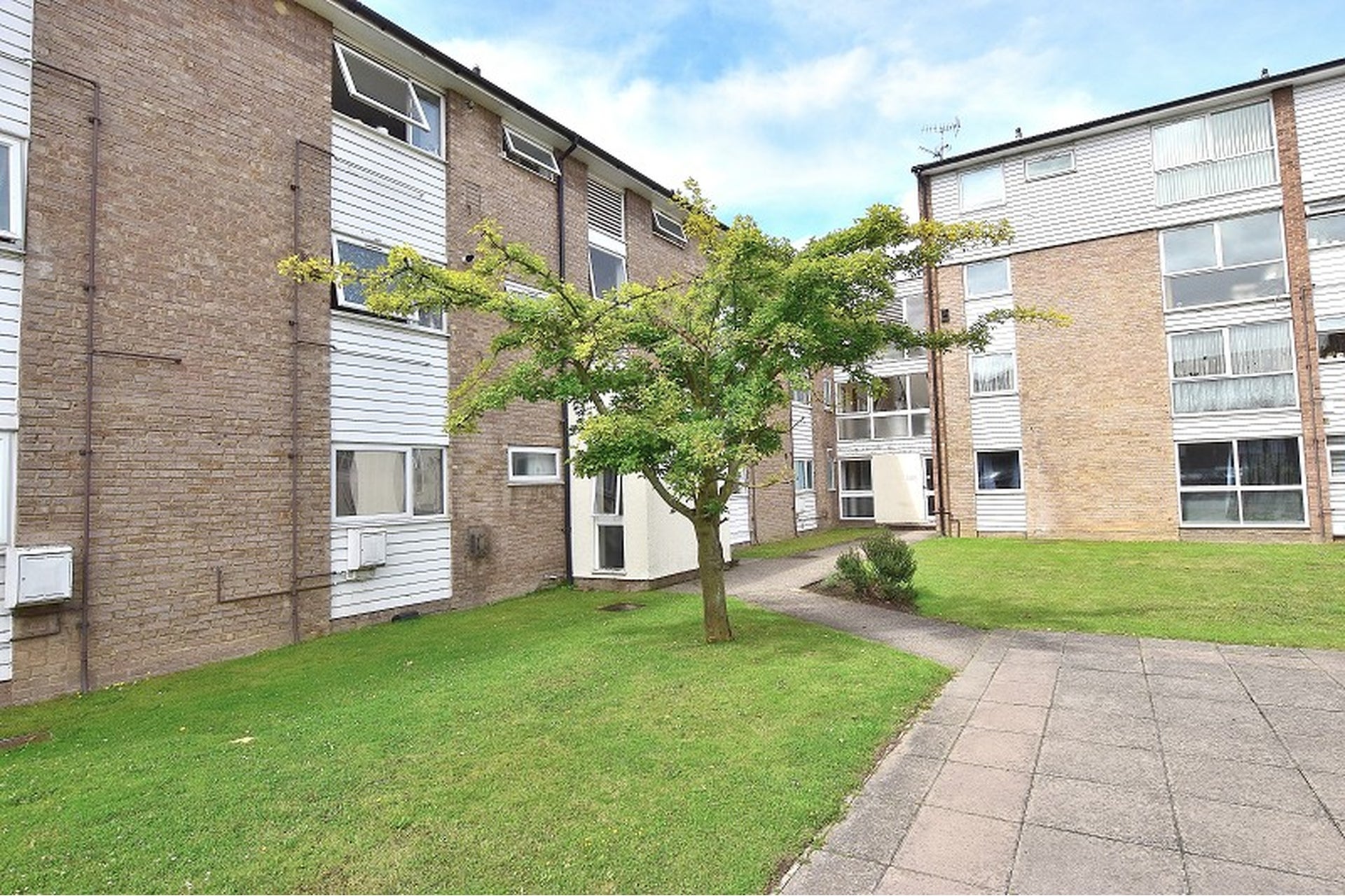Flat Hedge Lane in Greater London