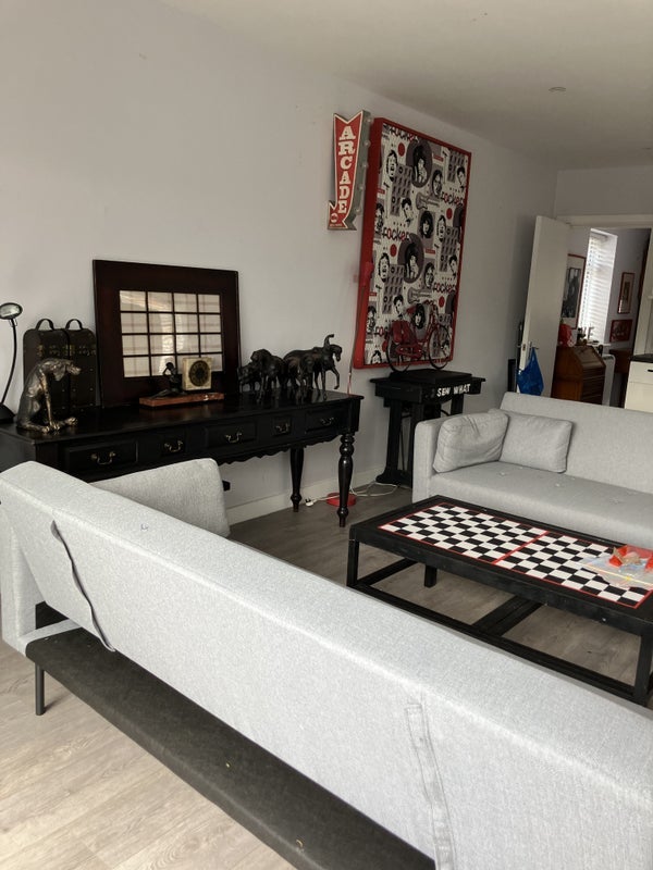 Room Pound Lane in Greater London