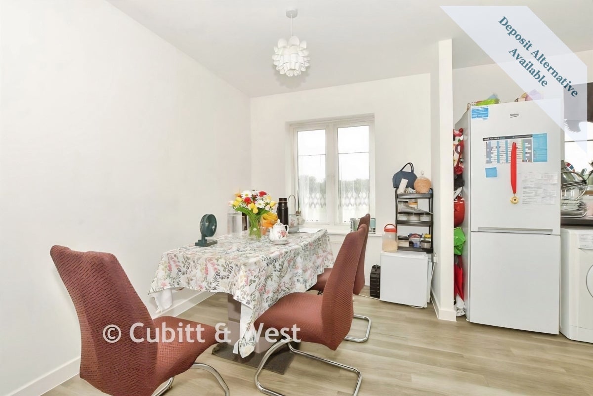 Flat Lewis Road in Greater London